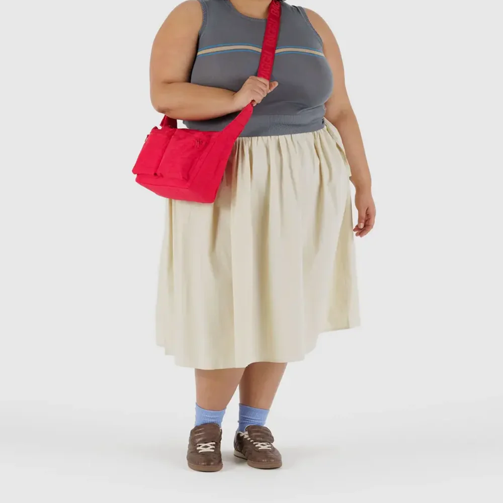 Baggu Medium Cargo Crossbody Candy Apple - Image 2