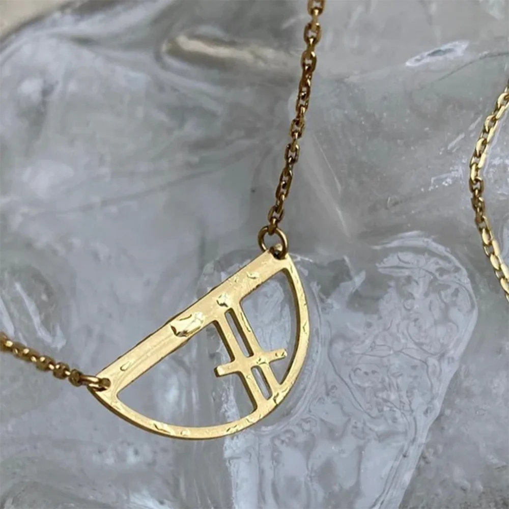 Ever Free Throw Necklace Gold - Image 2