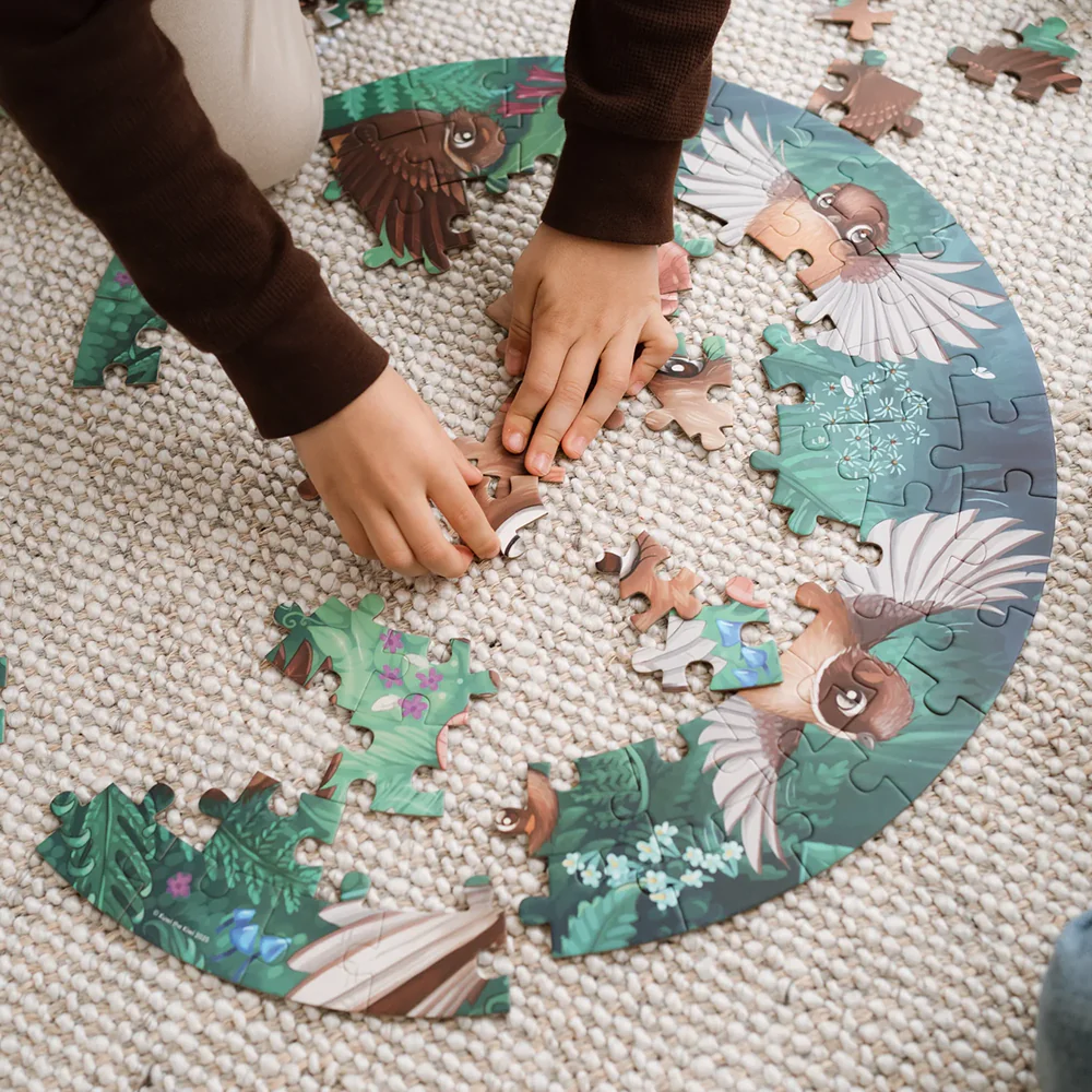 Kuwi the Kiwi Fantail Flutter Round 100 Piece Puzzle - Image 2