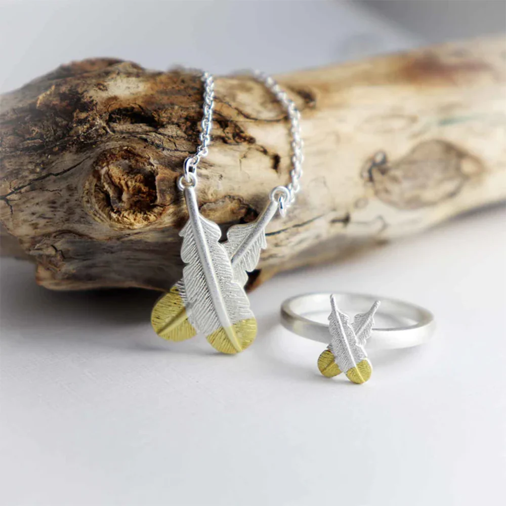 Little Taonga Ring Cross Huia Feather Silver - Image 3